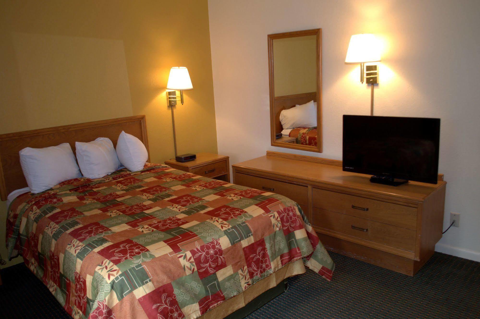 Budget Host Inn Sandusky Eksteriør billede