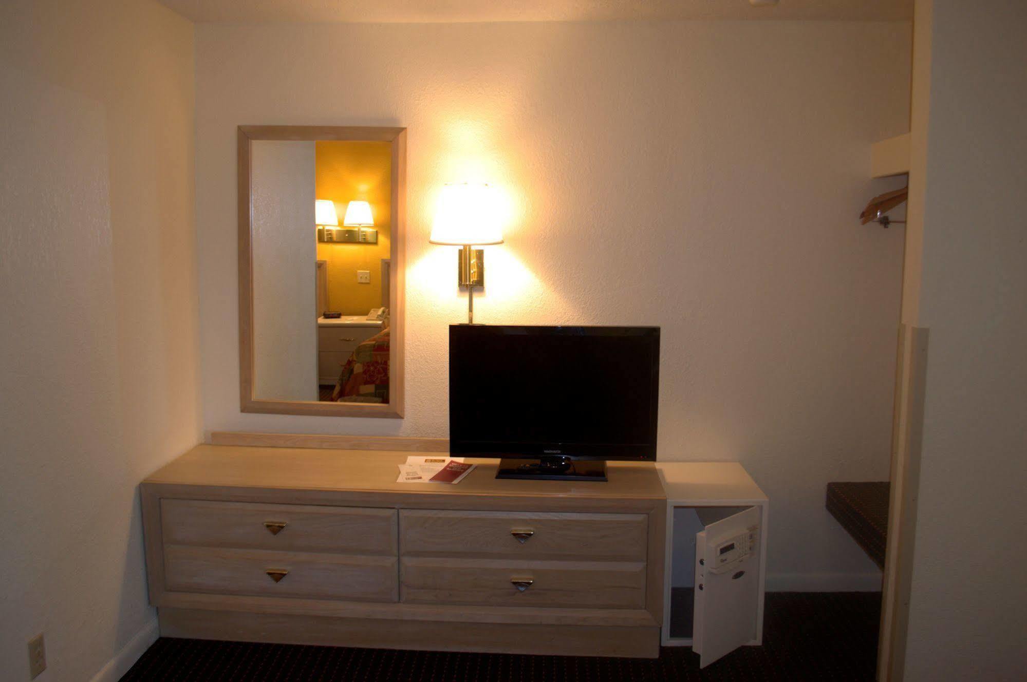 Budget Host Inn Sandusky Eksteriør billede
