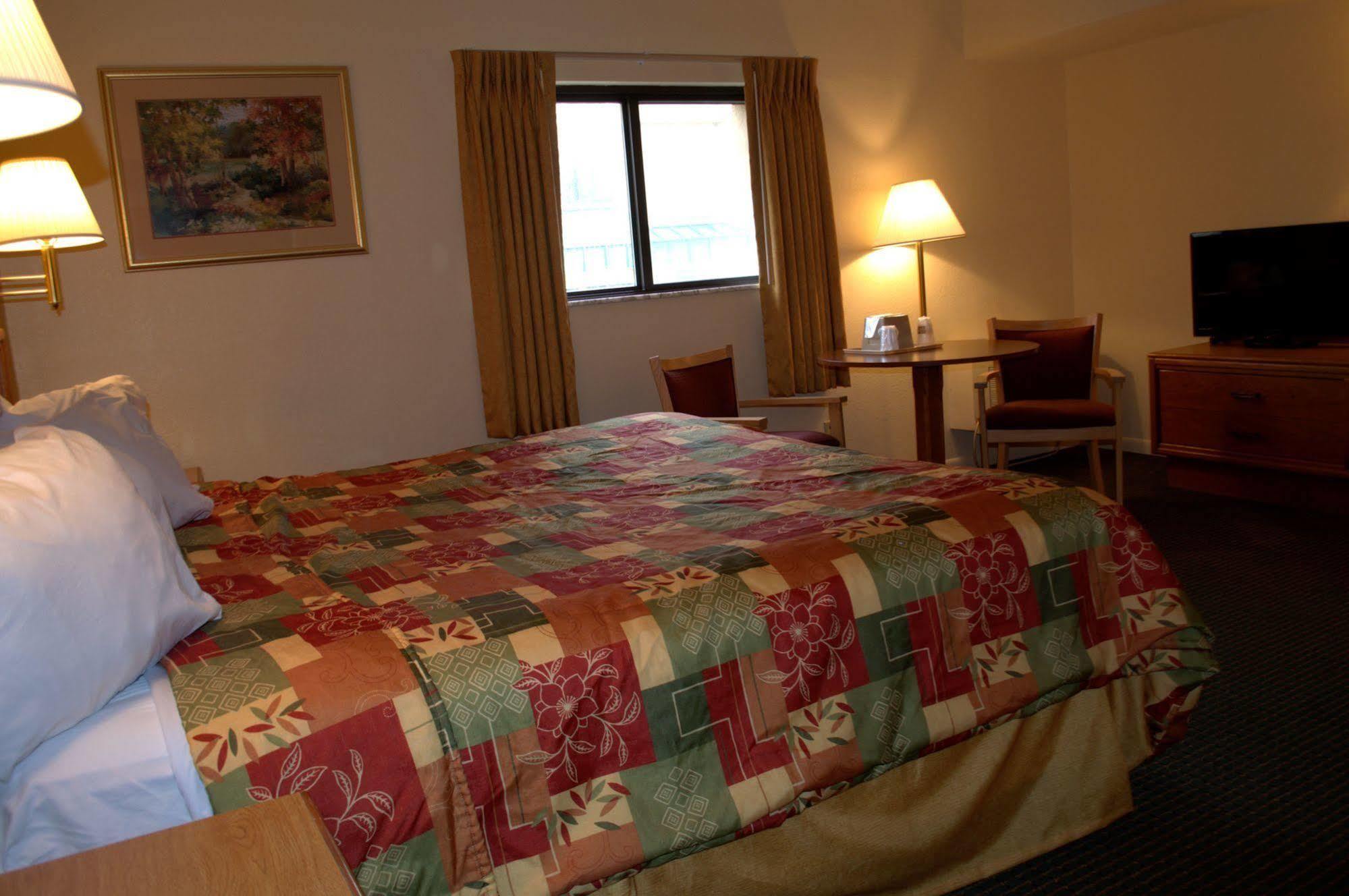 Budget Host Inn Sandusky Eksteriør billede